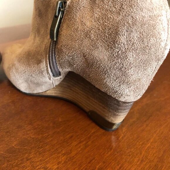 Cute Vince Camuto Suede Sand Colour Block Wedge Ankle-Boot Shoe - Picture 11 of 12